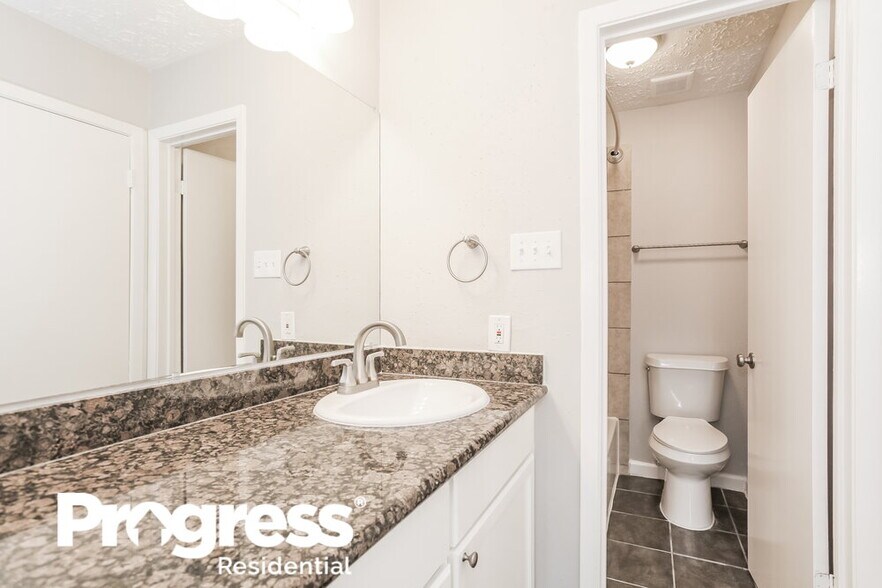 Building Photo - 3915 Vineyard Dr