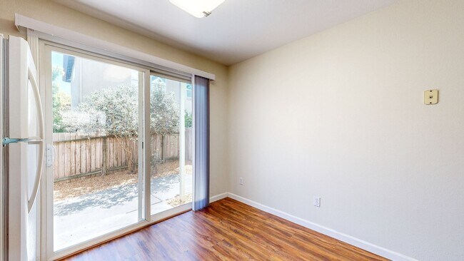 Building Photo - 1211 Hidden Creek Pl