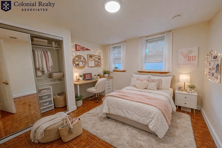 Building Photo - 73 Thatcher St