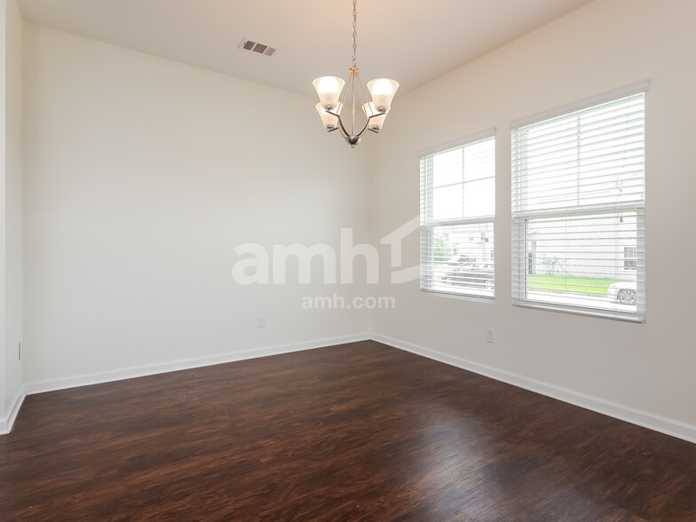 Building Photo - 311 Dogwood Cir