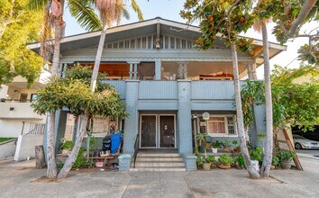 Building Photo - 1070 W Santa Ana Blvd