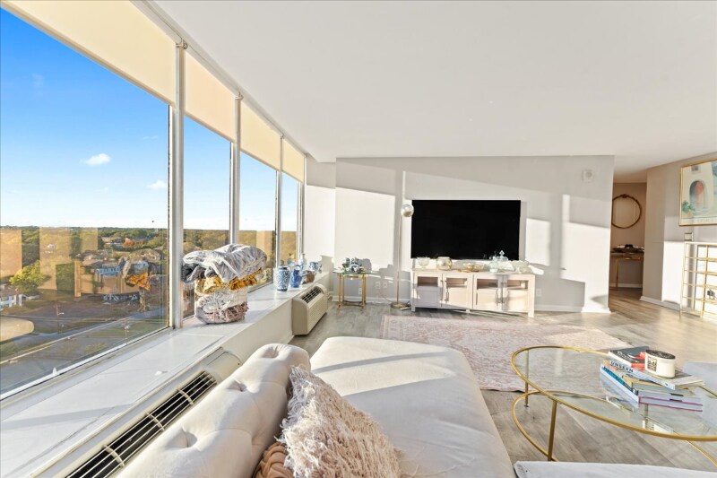 Building Photo - 810 Matson Pl