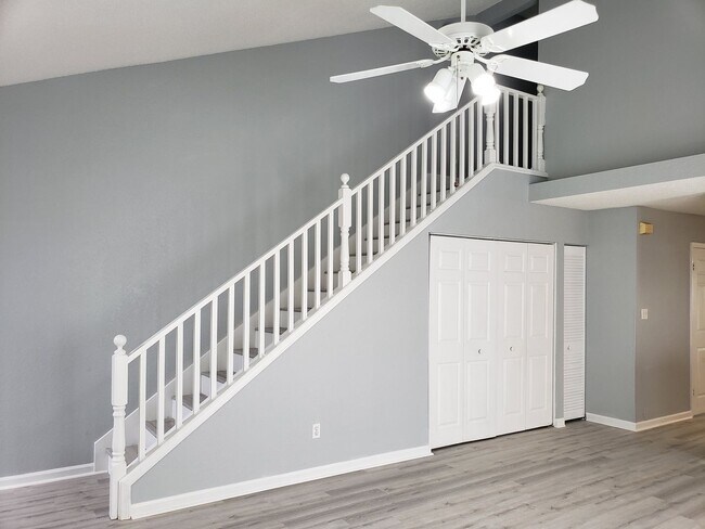 Building Photo - 3 bedroom townhome for rent in NE Tallahassee, wood floors, fenced yard available for a move in r...