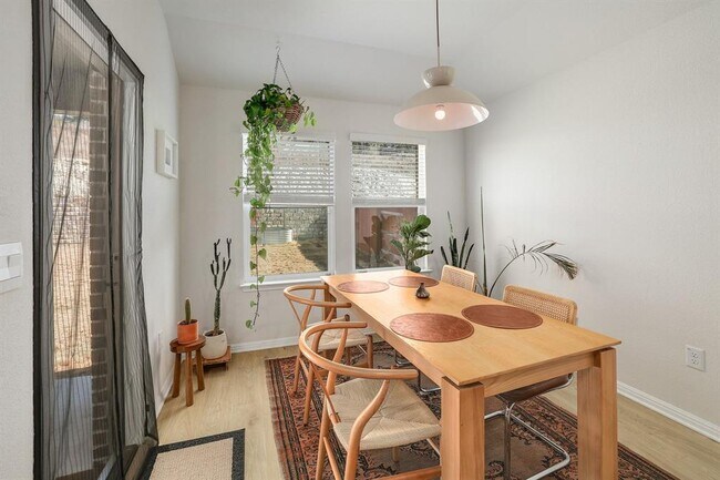 Building Photo - 2640 Indian Clover Trl