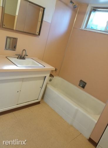 Building Photo - 2 br, 1 bath Duplex - 714 14th Street 1/2