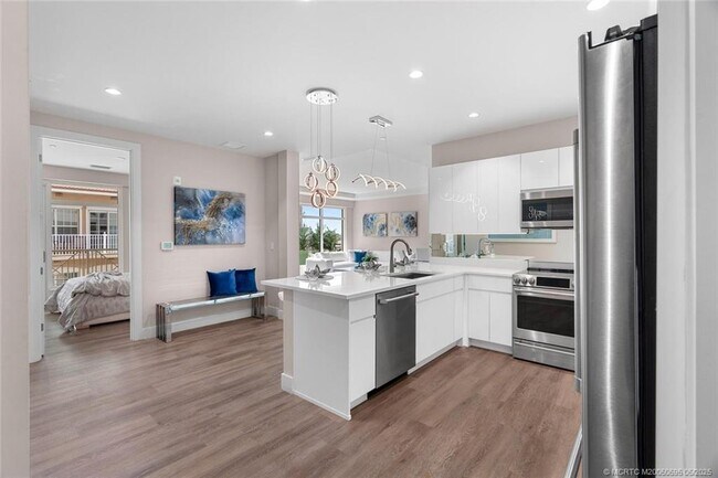 Building Photo - 41 SW Seminole St