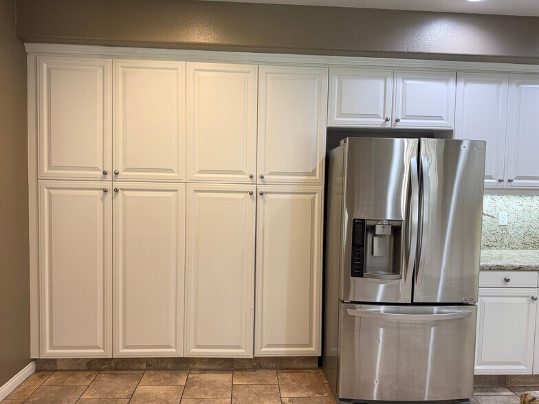Pantry in kitschen - 28377 Mirabelle Ln