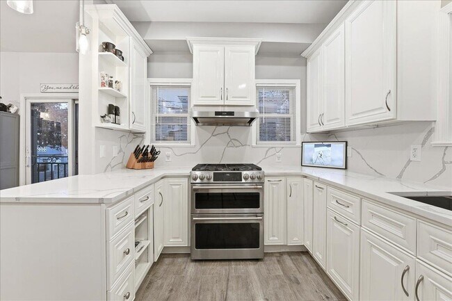 Building Photo - 285 Terrace Ave