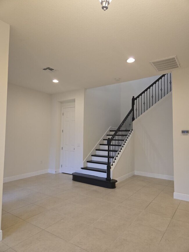 Building Photo - 9240 Sylvan Wds St
