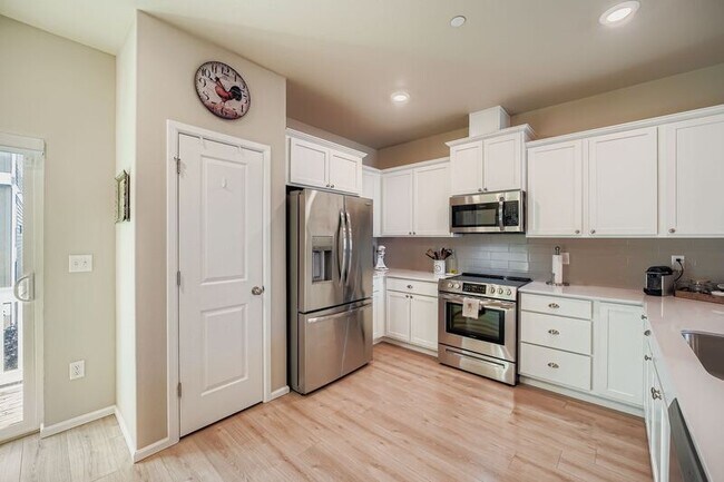 Building Photo - 32668 Steamboat Ln