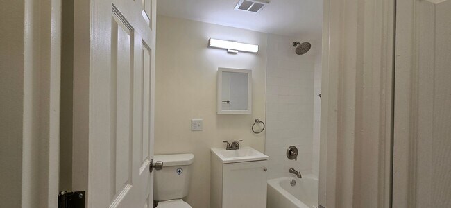 Building Photo - Everything is new! Harvard Sq! Walk to T! Large 1bd with balcony! Parking included!