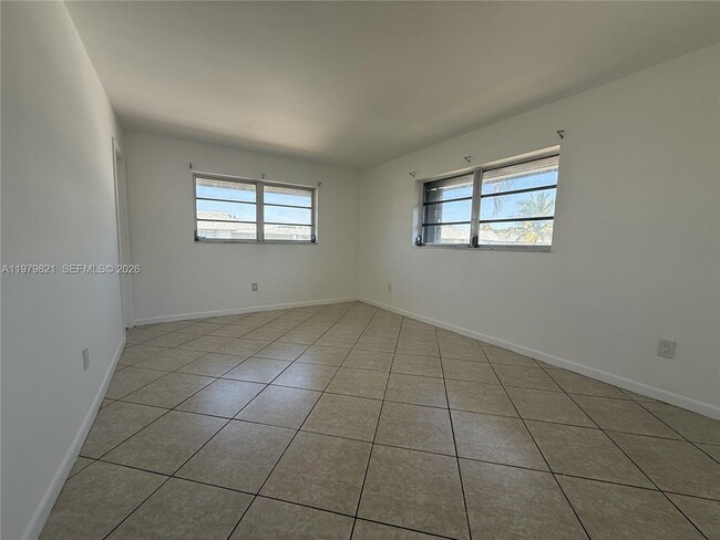 Building Photo - 15201 NE 6th Ave