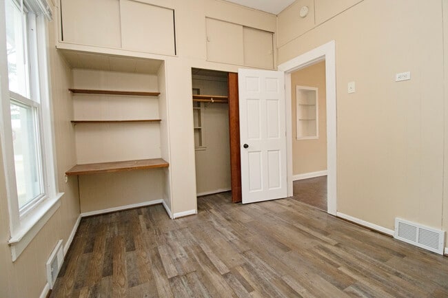 Building Photo - 415 Riverside Ave N