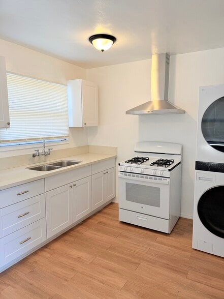 Building Photo - 7110 1/2 Haskell Ave