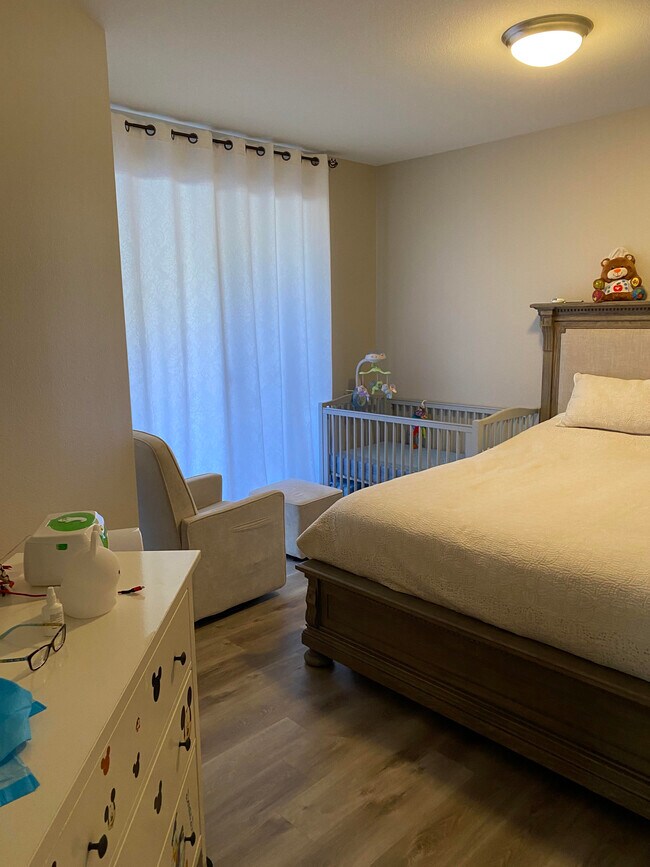 Building Photo - 3975 N Hualapai Way