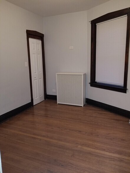bedroom 1 - 4939 W Cornelia Ave