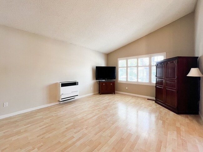 Building Photo - Charming 1 Bedroom, 1 Bath Rental with Pri...