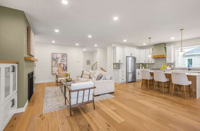 Building Photo - Stunning New Construction in the Heart of Uptown