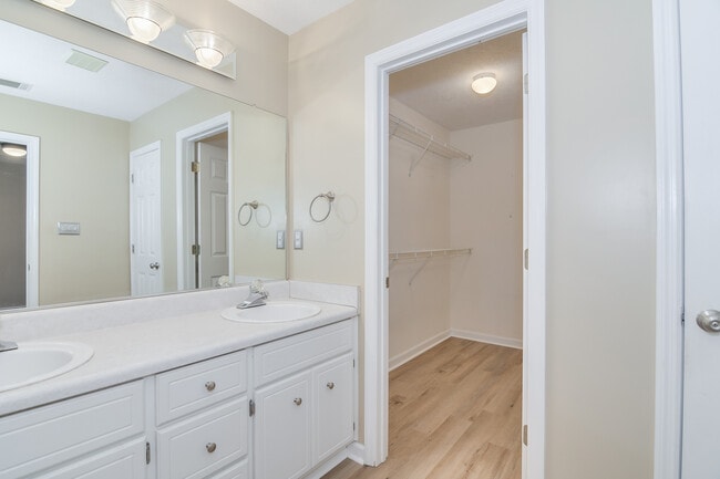 Building Photo - 529 St Julian Pl