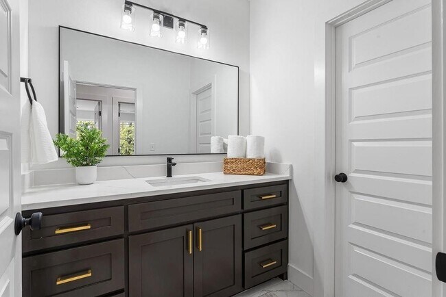 Building Photo - 4128 W Olive St