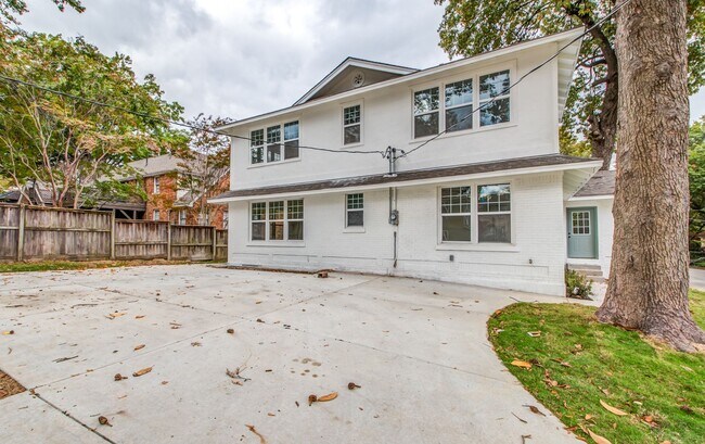 Building Photo - Elegant Midtown Memphis Single-Family Home...
