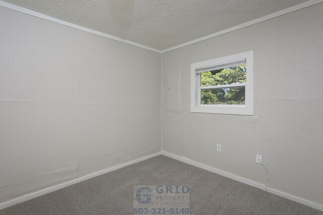 Building Photo - Charming 2 Bedroom Home Available in Woodstock Neighborhood!