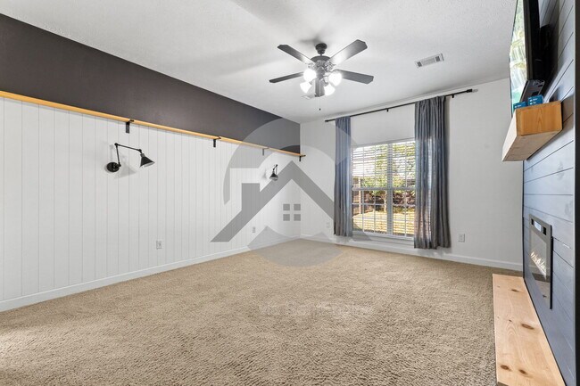 Building Photo - 3005 Plateau Dr