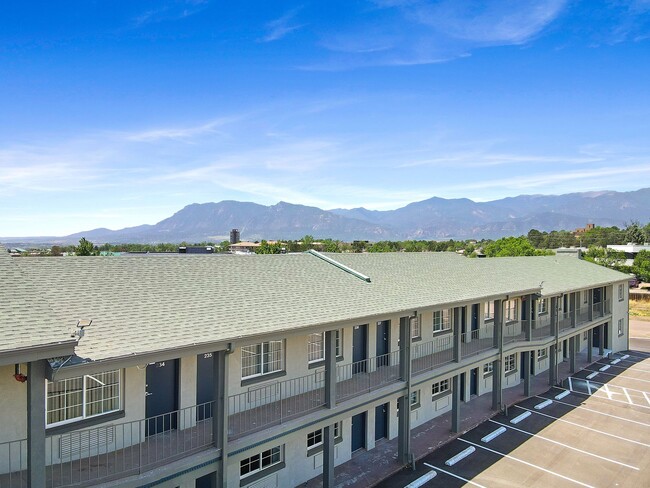 Building Photo - Remodeled Studio Apartments Near Memorial ...