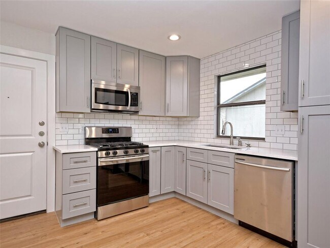 Building Photo - 413 Arrow Head