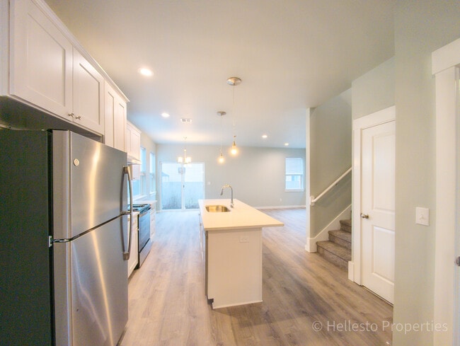 Building Photo - 2494 SW Coho St