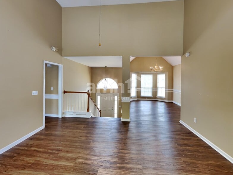 Building Photo - 1732 Shane Dr