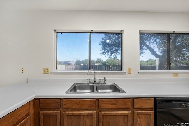 Building Photo - 9711 Diamond Cliff Dr