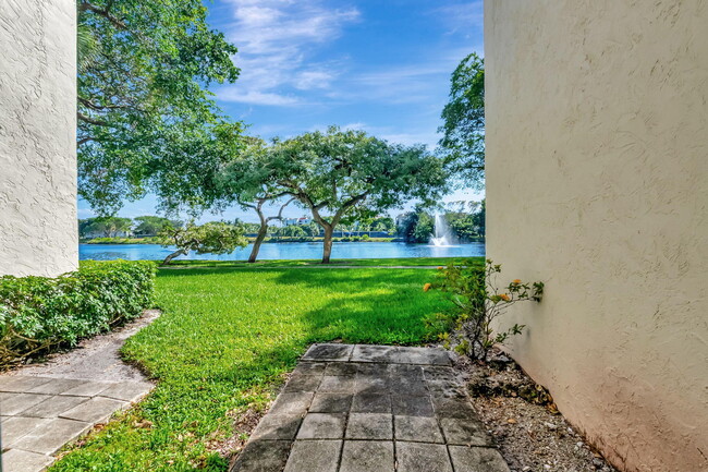 Building Photo - 950 Lavers Cir