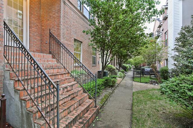 Building Photo - 5812 La Vista Dr