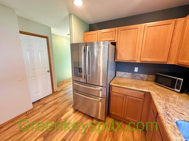 Building Photo - Awesome 3-bedroom 2.5-bathroom house in NE...