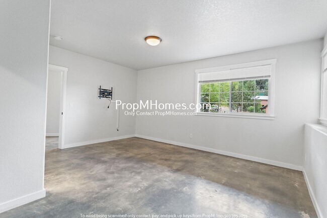 Building Photo - Vibrant Four-Bedroom Country Retreat with ...