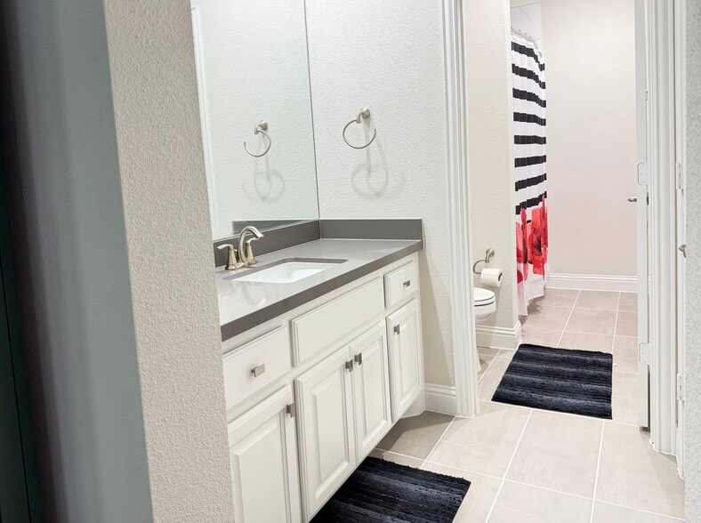 Building Photo - 6817 Golf Club Dr