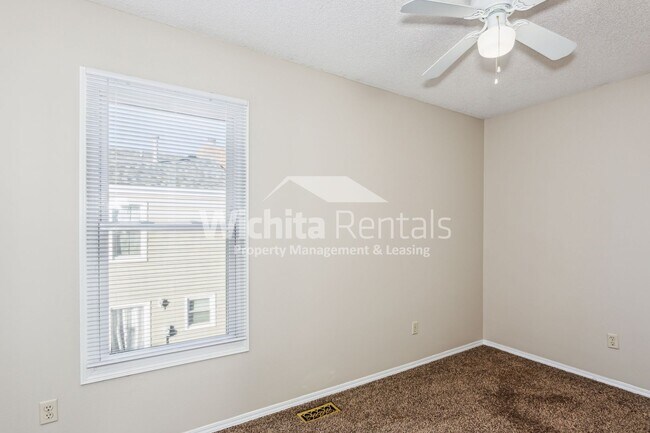 Building Photo - 9316 E Funston St