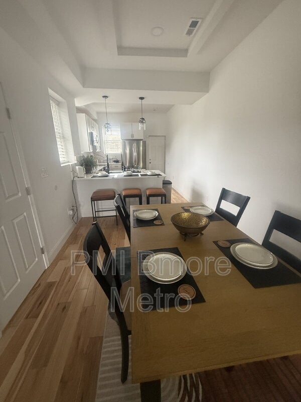 Building Photo - 1756 E North Ave