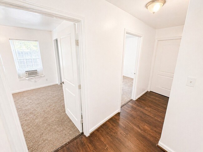 Building Photo - 5103 Willow Glen Dr