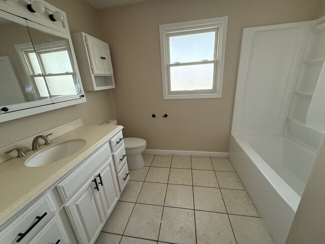 Building Photo - Charming Newly Remodeled 3-Bedroom Home!