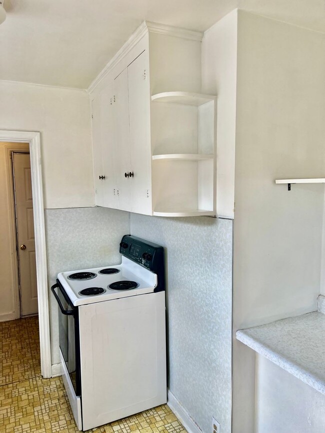 Building Photo - Charming six bedroom home near River North Art District!