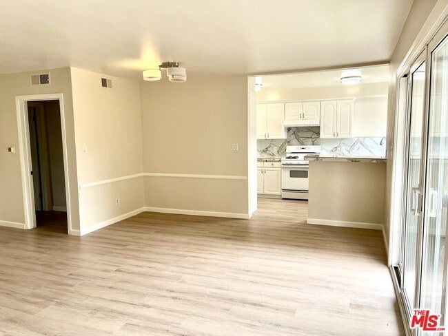 Building Photo - 1033 Euclid St