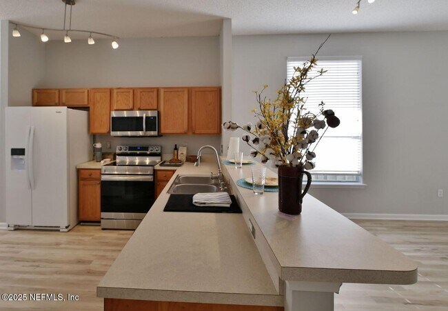 Building Photo - 1290 Ardmore St