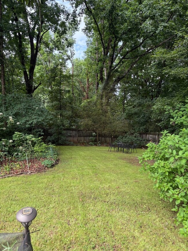 Building Photo - Large, private home in Rivercliff