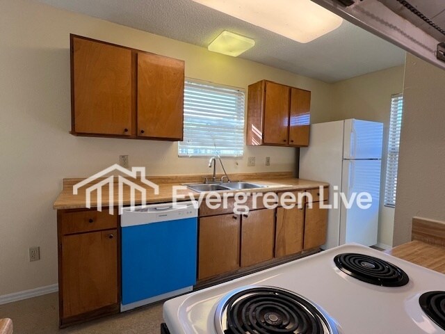 Building Photo - 121 Pembroke Ct