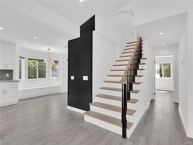 Building Photo - 10900 Meseta Dr