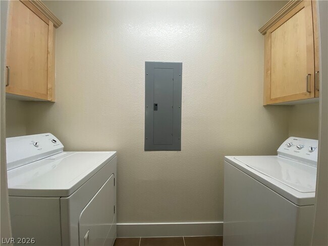 Building Photo - 62 E Serene Ave