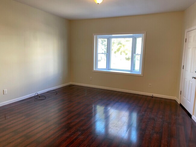 Building Photo - 384 E 9th Ave