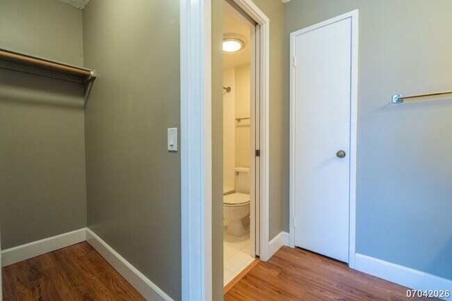 Building Photo - Available now!  2br/2ba/1pkg Condo in Royal Capitol Plaza in Kakaako